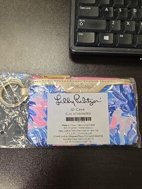 Lilly Pulitzer ID Case Keychain Wallet with Zip Close. New in Sealed Bag
